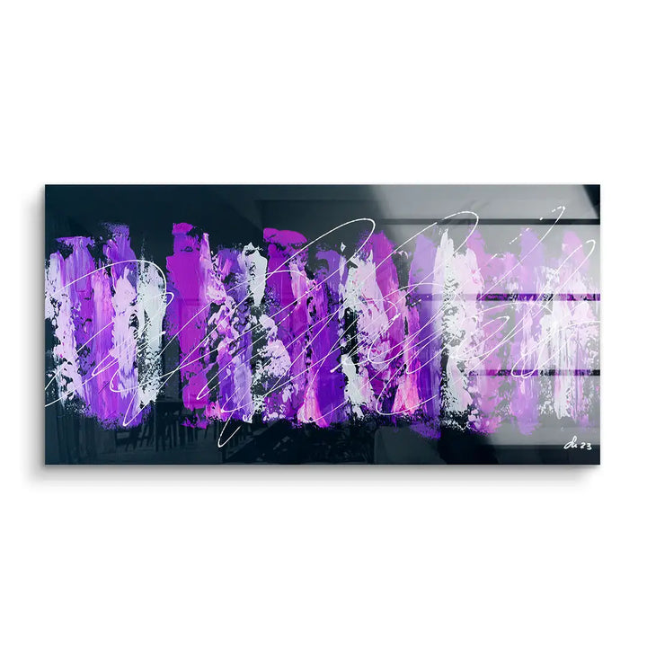 Abstraktes Wandbild mit lila, weißen und schwarzen Pinselstrichen auf Acrylglas