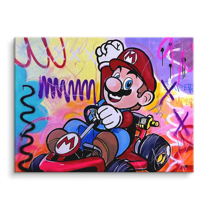 Pop Art Wandbild mit Comic-Figur im Rennauto vor buntem Graffiti-Hintergrund
