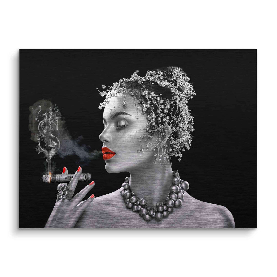 Modernes Wandbild einer eleganten Frau mit roten Lippen, Zigarre und Perlenschmuck