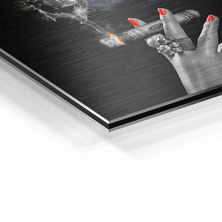 Detailansicht Wandbild: Frau mit roten Nägeln, Zigarre, rauchend, moderne Kunst auf Aluminium