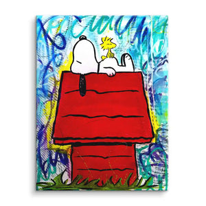 Buntes Wandbild im Comic-Stil mit Hund und Vogel auf rotem Hundehäuschen, moderne Kunst auf Leinwand.