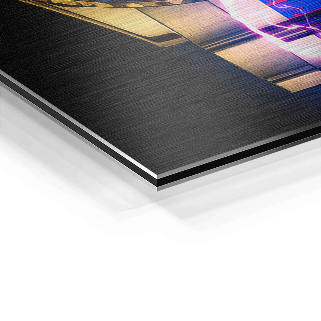 Detailaufnahme Wandbild auf gebürstetem Aluminium mit Uhr und Comic-Motiv