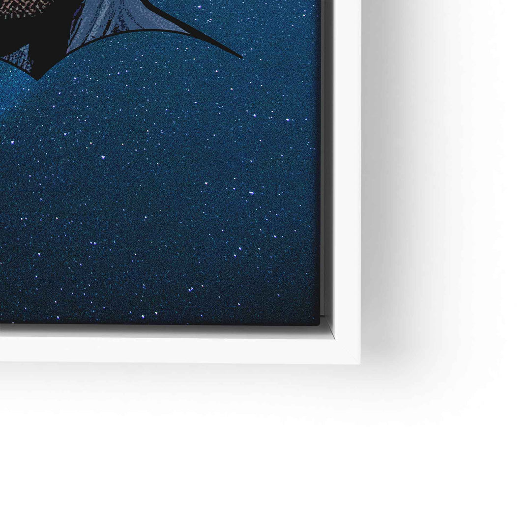Modernes Wandbild mit Uhr- und Batman-Motiv auf Sternenhimmel, Kunstdruck im weißen Rahmen