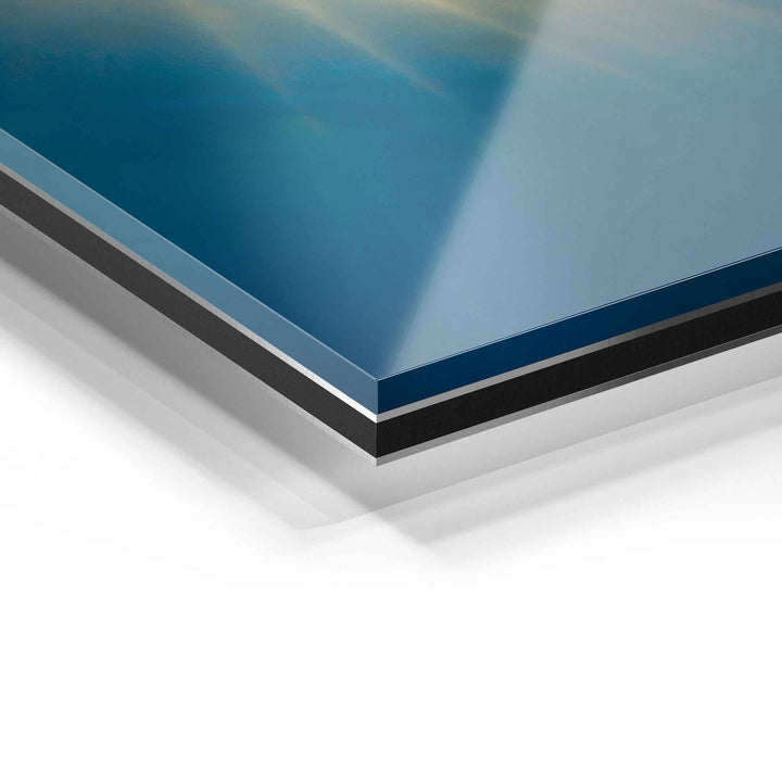 Detailansicht einer Wandbildkante aus Acrylglas mit glänzender Oberfläche und Wasser-Motiv.