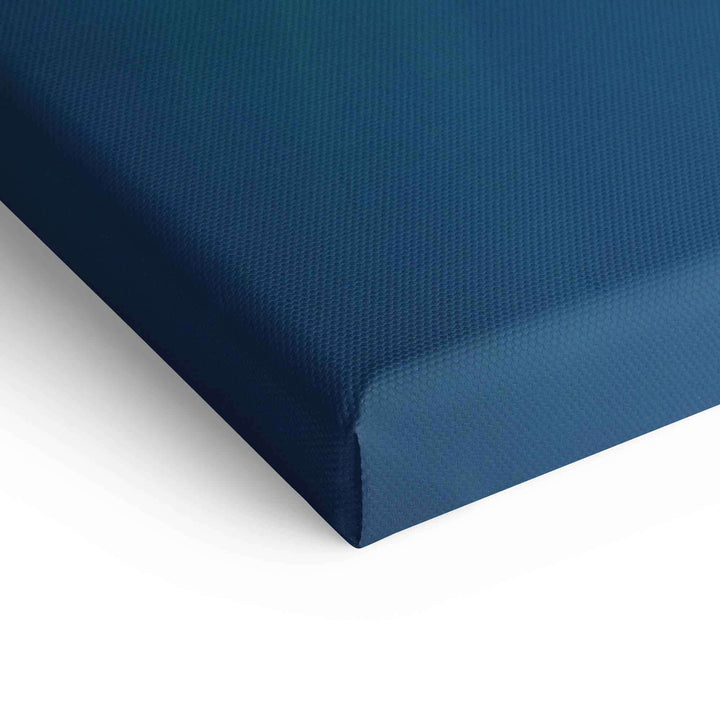 Detailansicht einer blauen Leinwandkante, Wandbild auf Keilrahmen gespannt