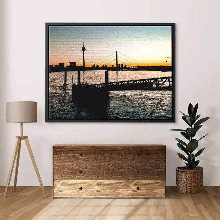 Wandbild mit Sonnenuntergang am Fluss, Skyline und Brücke im modernen Wohnzimmer
