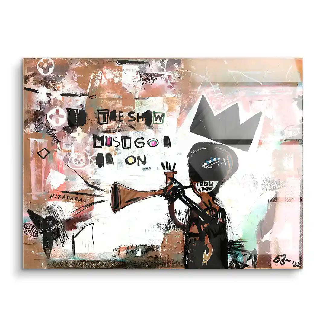 Modernes Wandbild: abstrakte Kunst mit Trompetenspieler, Krone und Schriftzug 'The show must go on'.
