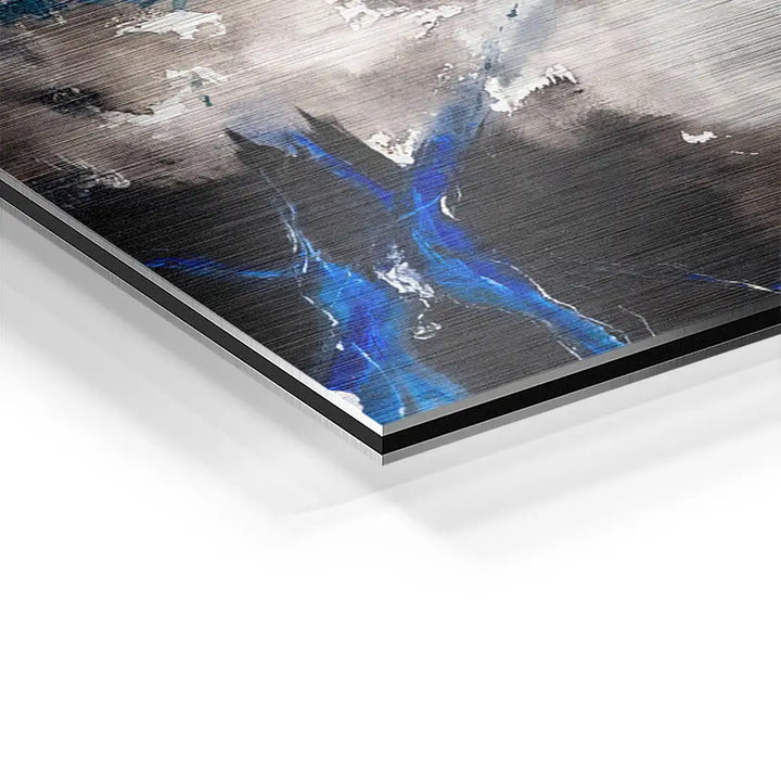 Detailansicht Wandbild aus Aluminium mit blau-schwarzem abstraktem Kunstmotiv