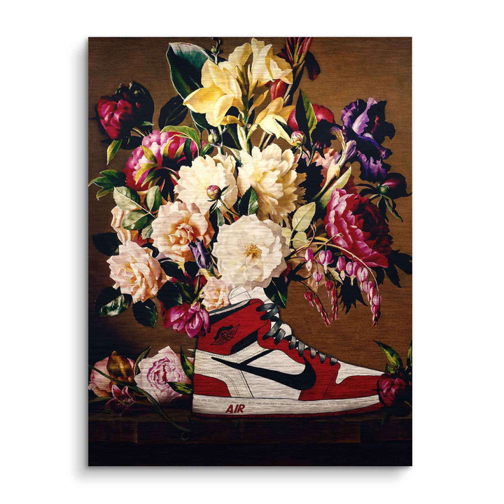 Modernes Wandbild mit Nike Sneaker als Vase und buntem Blumenstrauß, stilvolle Kunst