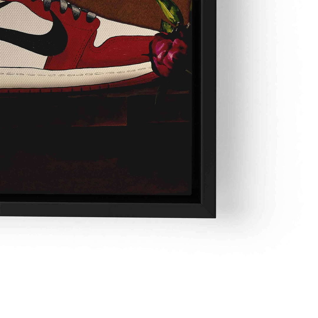 Wandbild mit rotem Sneaker und Blumenmotiv im modernen schwarzen Rahmen