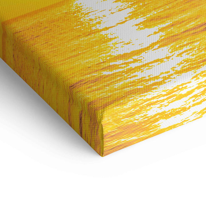 Detail eines Wandbilds auf Leinwand mit gelben Sonnenuntergangsfarben, Nahaufnahme