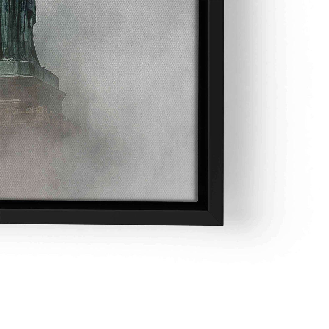 Wandbild mit Freiheitsstatue im Nebel, moderne Kunst, schwarz gerahmt