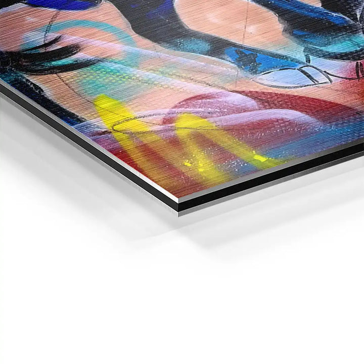 Detailansicht eines modernen Stier-Wandbilds auf Aluminium mit buntem künstlerischem Design