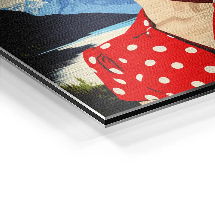 Detailaufnahme Wandbild mit rotem Rock, weißen Punkten und Alpenlandschaft
