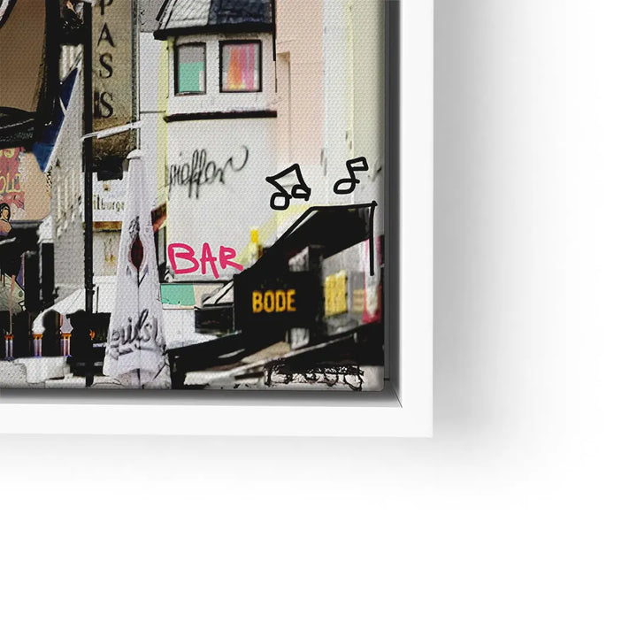 Modernes Wandbild mit Straßenszene, bunten Häusern und Bar-Schriftzug, Sylt Kunst