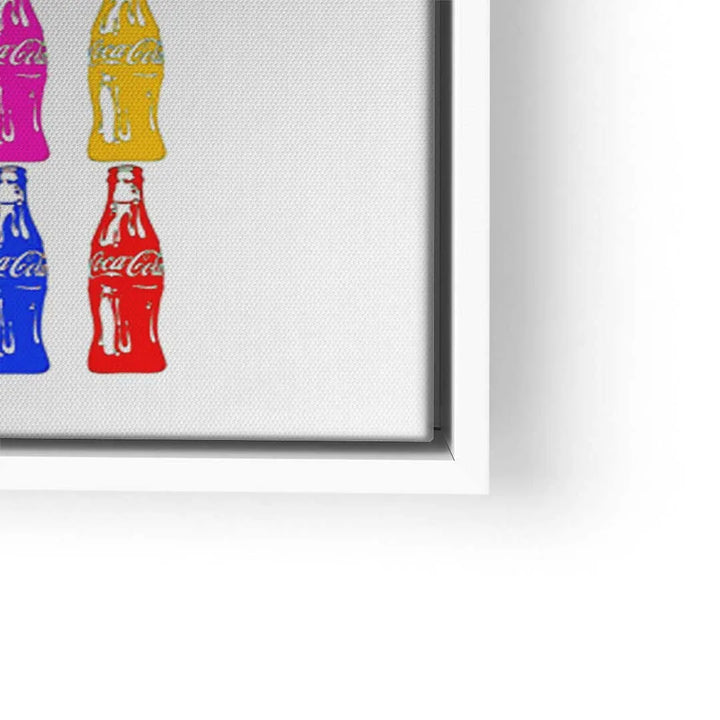 Pop Art Wandbild mit vier bunten Cola-Flaschen auf weißem Hintergrund, moderner Rahmen