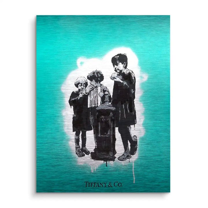 Modernes Wandbild mit drei schwarz-weißen Kindern vor türkisem Hintergrund, Tiffany & Co. Schriftzug.