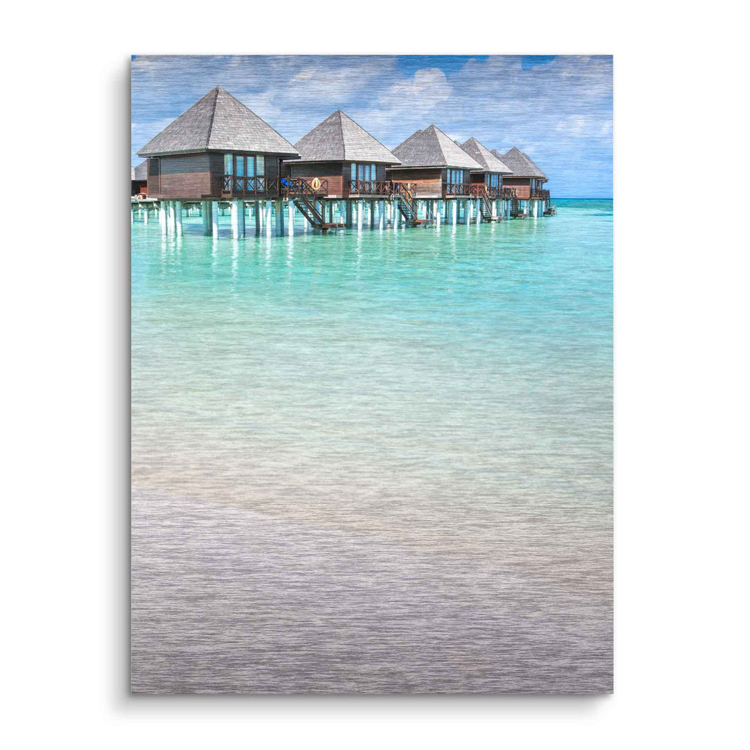 Wandbild mit tropischen Stelzenhäusern über türkisblauem Meer und hellem Himmel