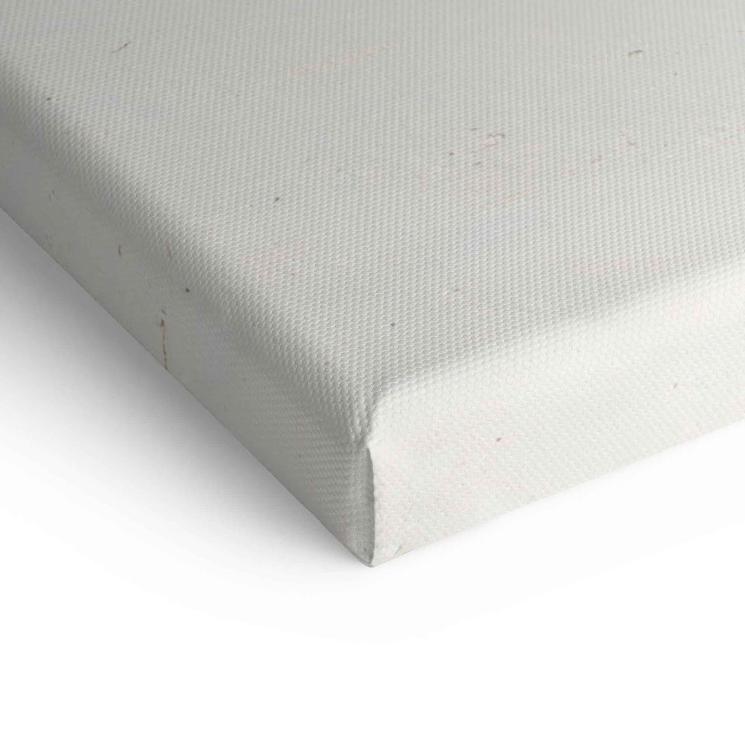 Detailansicht weiße Leinwandkante, Textur eines Wandbildes, Nahaufnahme