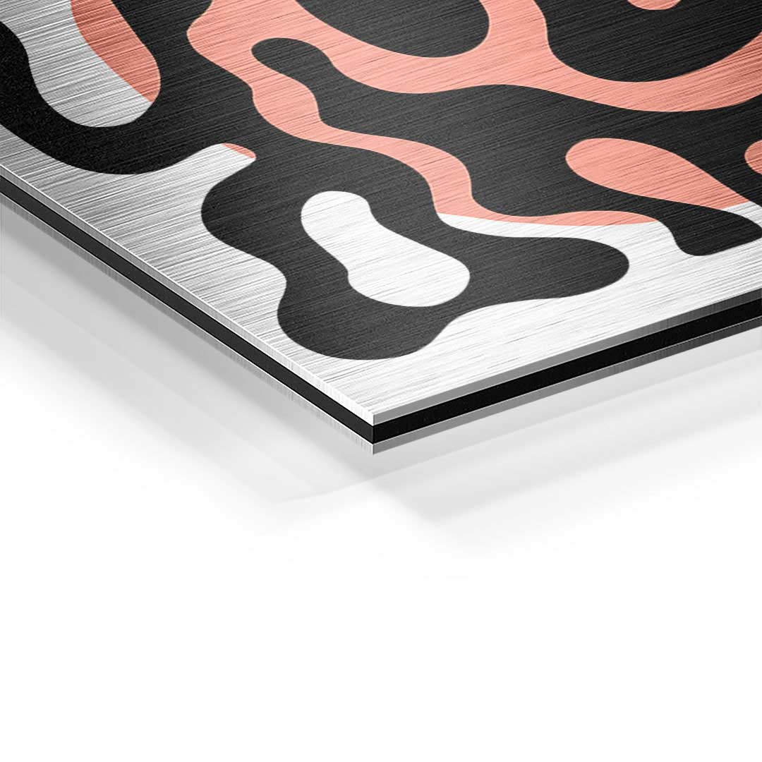 Abstraktes Wandbild auf Aluminium mit geschwungenen Formen in Schwarz und Rosa