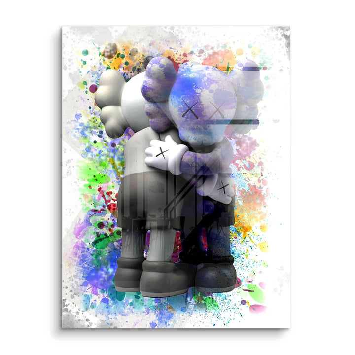 Wandbild mit zwei sich umarmenden Figuren im KAWS-Stil auf buntem Acryl-Hintergrund