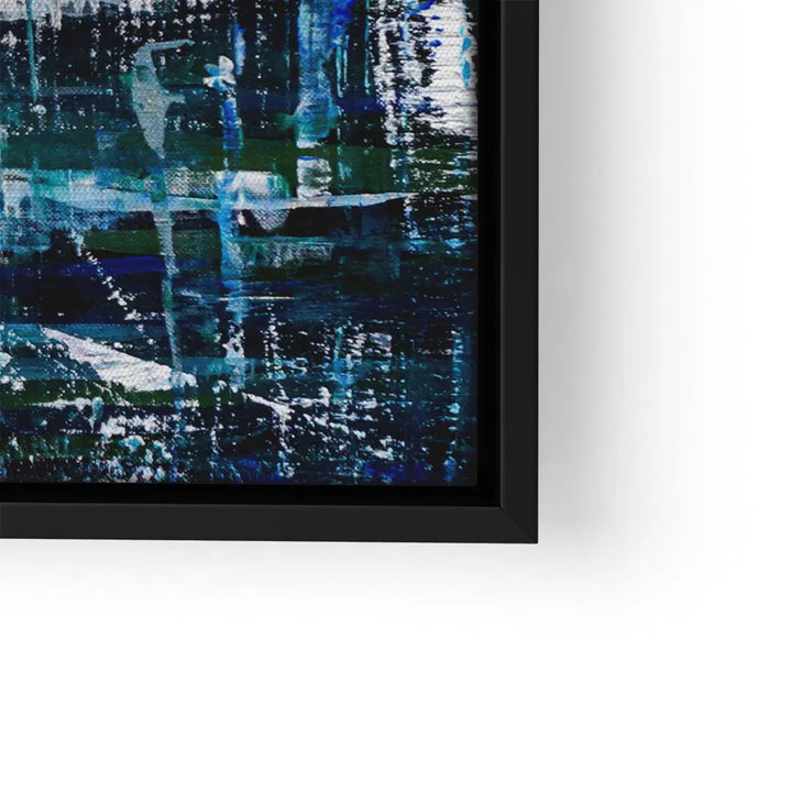 Modernes abstraktes Wandbild mit blauer, spiegelnder Struktur im schwarzen Rahmen