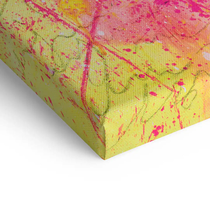 Detailaufnahme eines bunten Wandbilds auf Leinwand mit gelben und pinken Farbspritzern