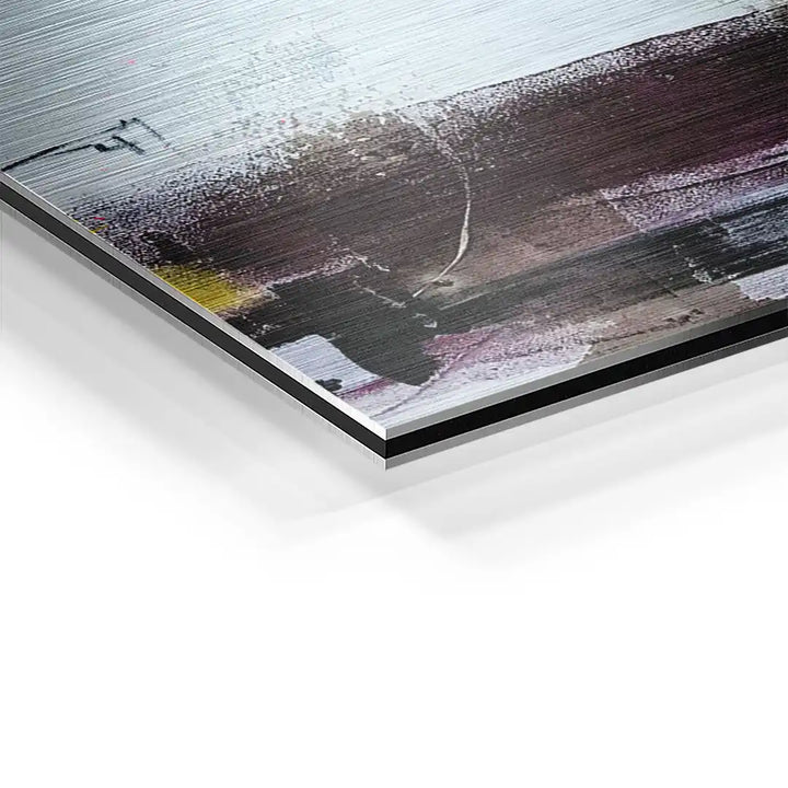 Detailaufnahme eines abstrakten Wandbilds auf Aluminium mit gebürsteter Oberfläche