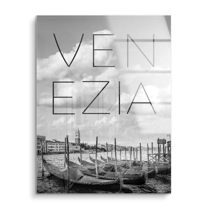 Schwarzweißes Venedig Wandbild mit Gondeln am Wasser und großem Venezia-Schriftzug