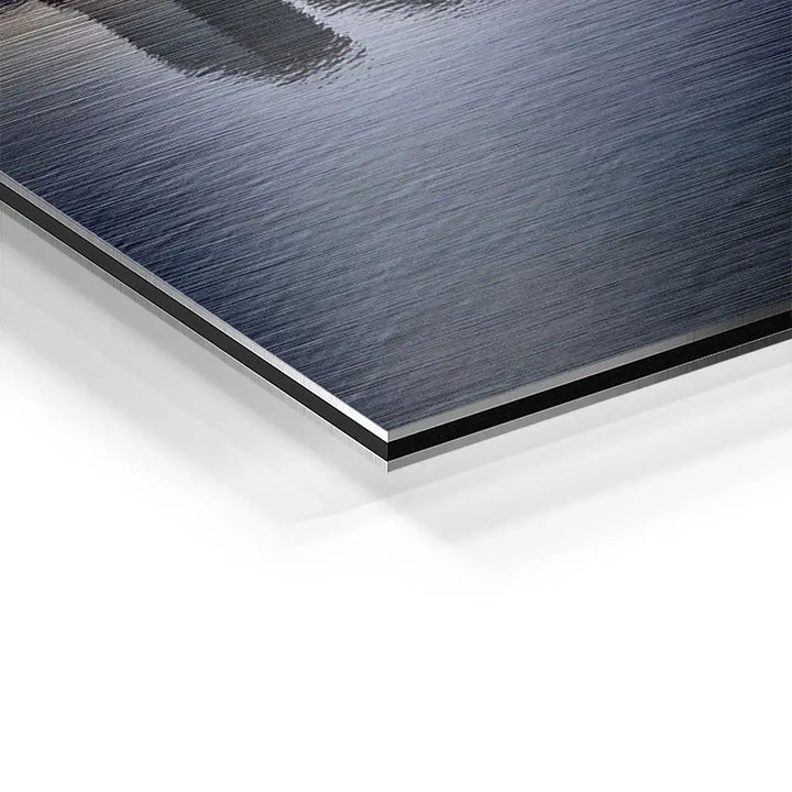 Detailaufnahme Wandbild auf gebürstetem Aluminium, moderne Kunst, glänzende Oberfläche