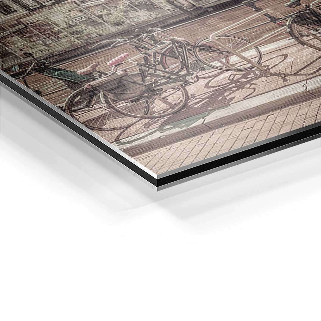 Detailansicht Wandbild mit Vintage-Amsterdam-Motiv und Fahrrädern auf Aluminium