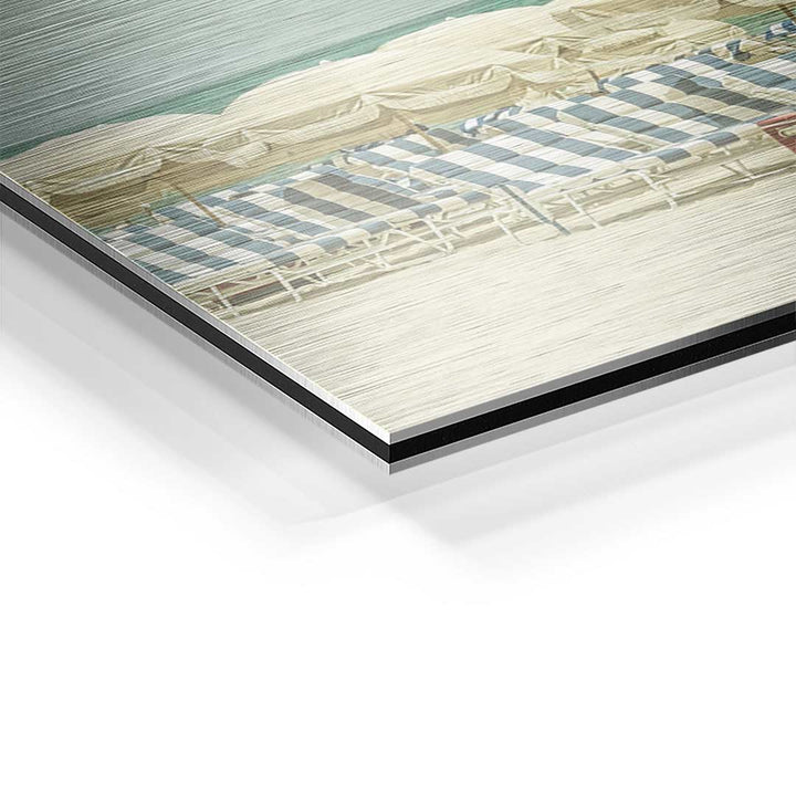 Detailaufnahme Wandbild Strand mit Liegen, Sonnenschirmen und Meer im Vintage-Stil auf Acryl