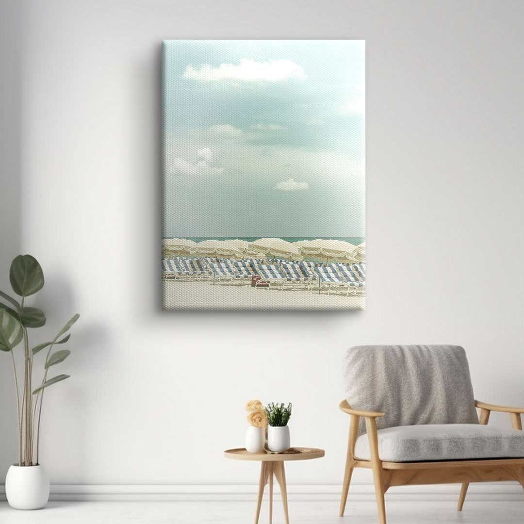 Wandbild mit Vintage-Strandmotiv, Liegestühle und Sonnenschirme, modernes Wohnzimmer