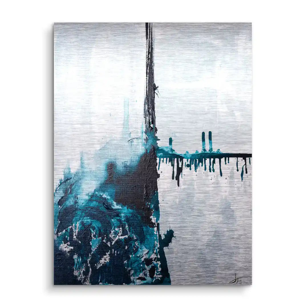 Abstraktes Wandbild mit Wasser- und Pinselstrukturen in Blau und Schwarz auf silbernem Hintergrund