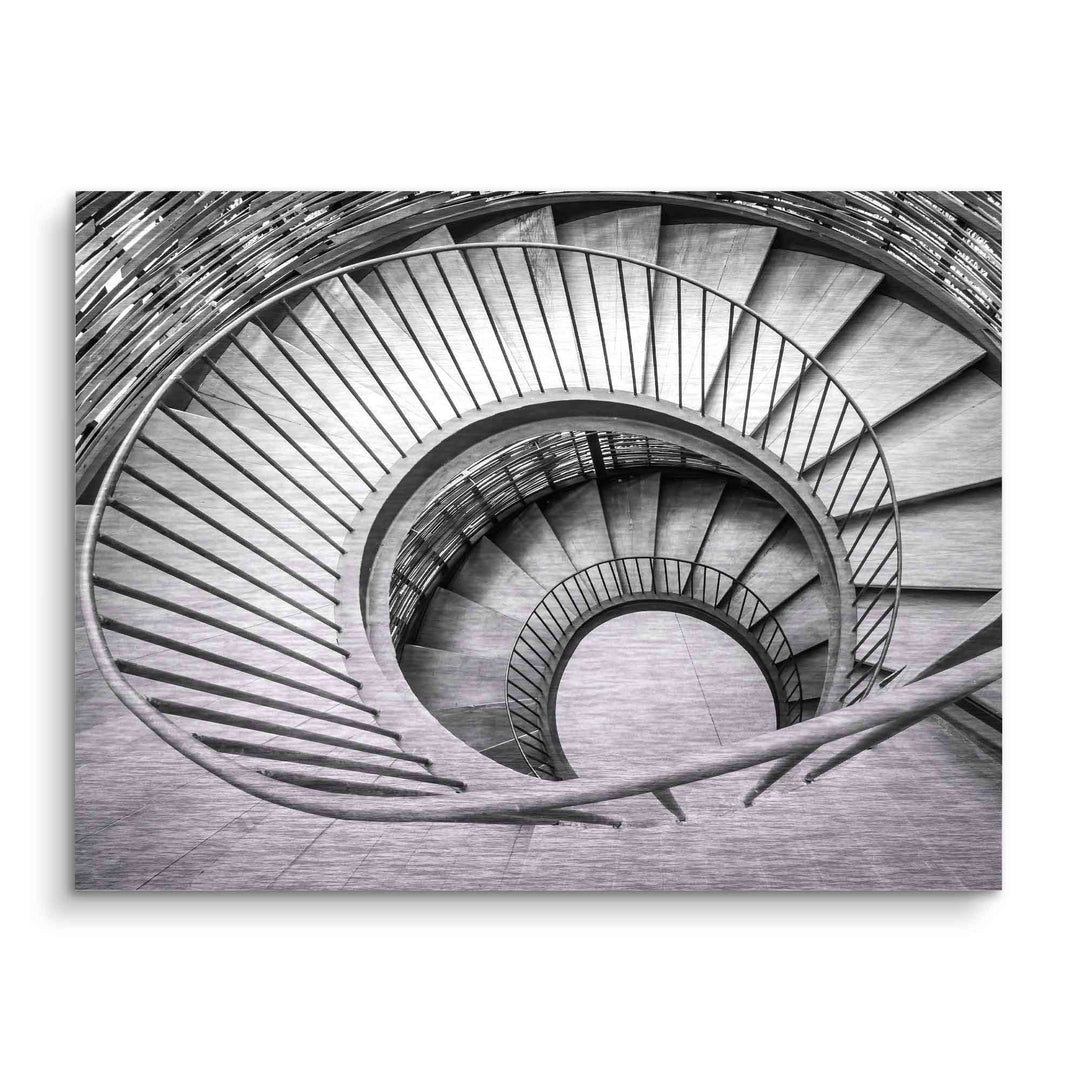 Schwarz-weiß Wandbild mit kunstvoller, spiralförmiger Wendeltreppe und moderner Architektur