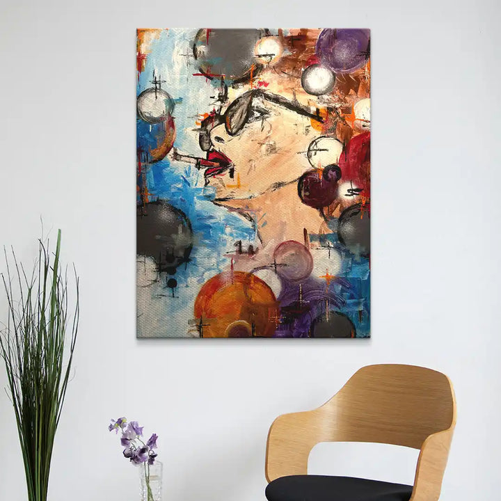Modernes Wandbild mit abstraktem Porträt einer Frau mit Zigarette und Sonnenbrille, bunte Farben