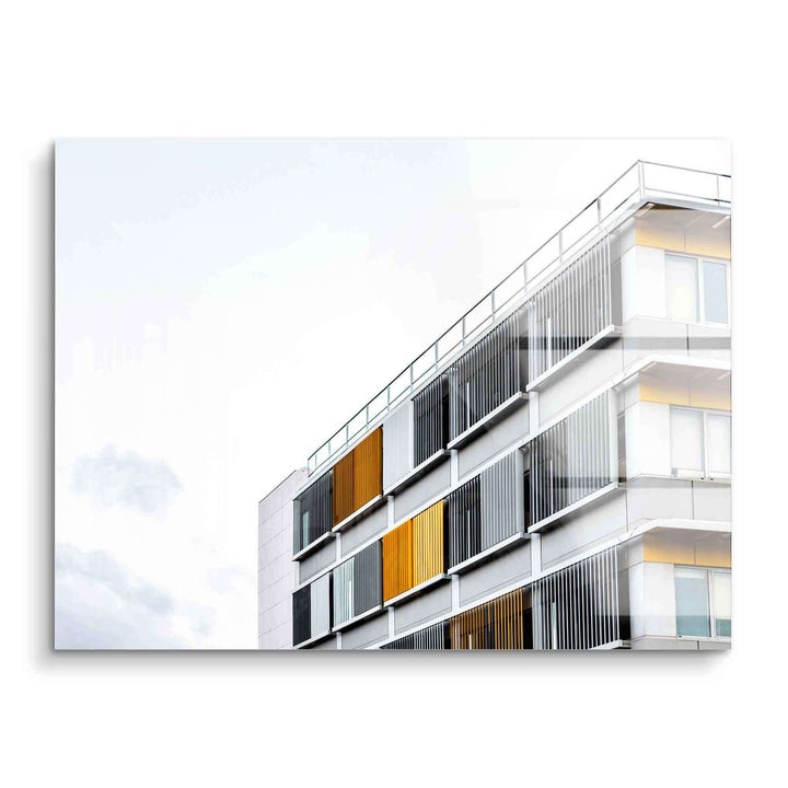 Modernes Gebäude mit gelben und grauen Fassadenelementen auf Acrylglas-Wandbild