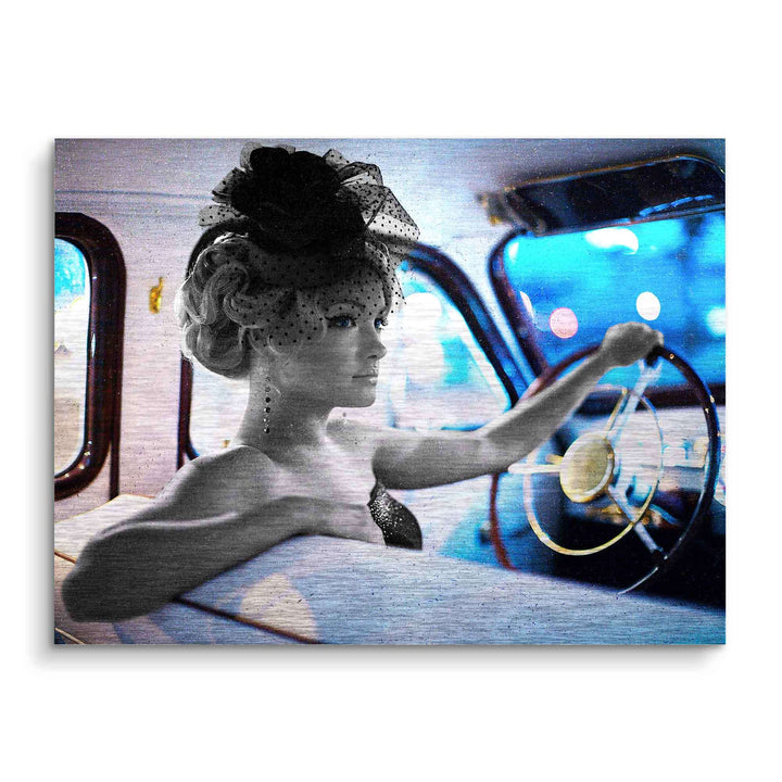 Retro Wandbild Frau im eleganten Kleid am Steuer eines Oldtimers, Vintage Kunst
