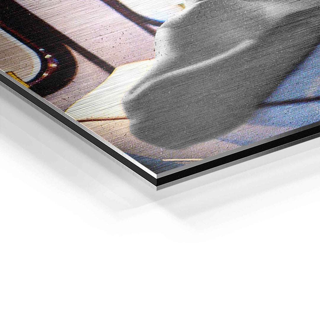 Detailansicht XXL Wandbild Retro Frau und Auto auf Aluminium, gebürstete Oberfläche