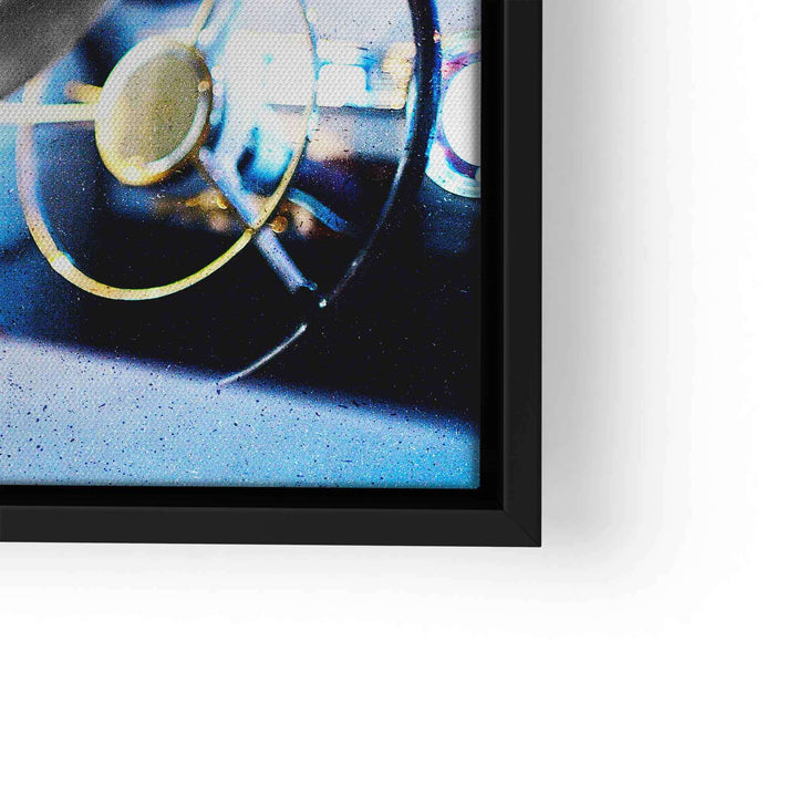 Detailansicht eines XXL Wandbilds im Retro-Stil mit Vintage-Lenkrad in Blau und Gold